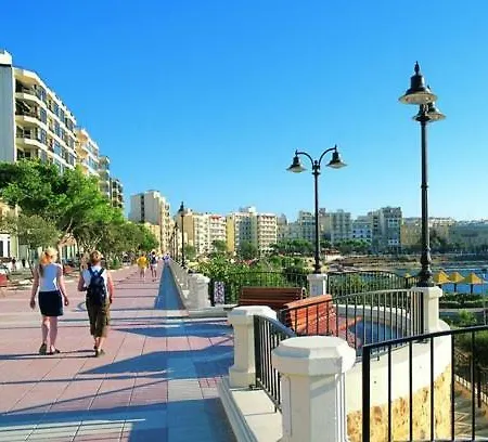 Apartment Centric And Spacious With Wifi And Balcony