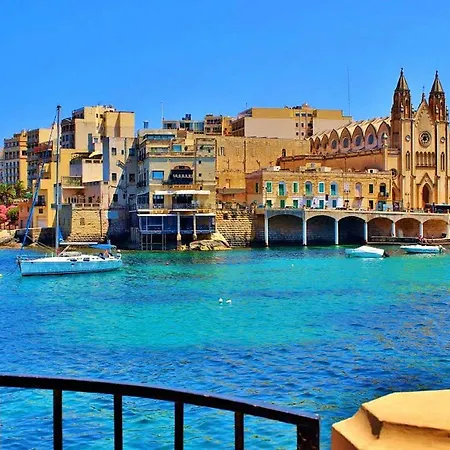Apartment Centric And Spacious With Wifi And Balcony