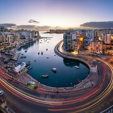 Centric And Spacious With Wifi And Balcony Gzira