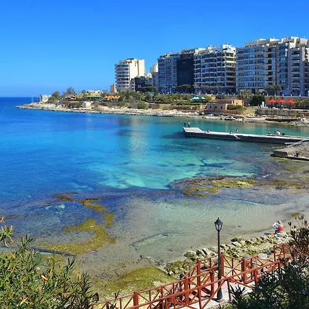 Centric And Spacious With Wifi And Balcony Gzira