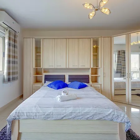 公寓 Centric And Spacious With Wifi And Balcony *
