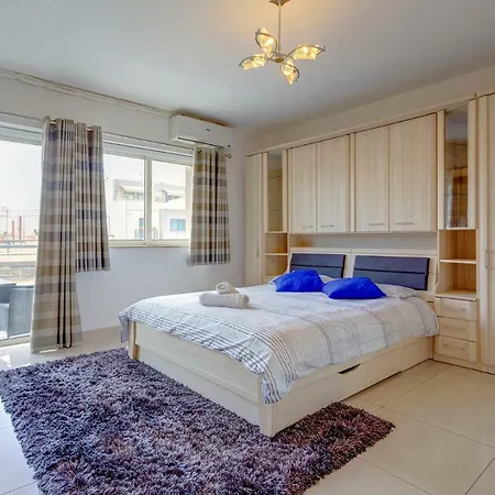 Centric And Spacious With Wifi And Balcony 公寓
