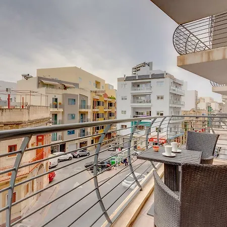 Centric And Spacious With Wifi And Balcony * Gzira